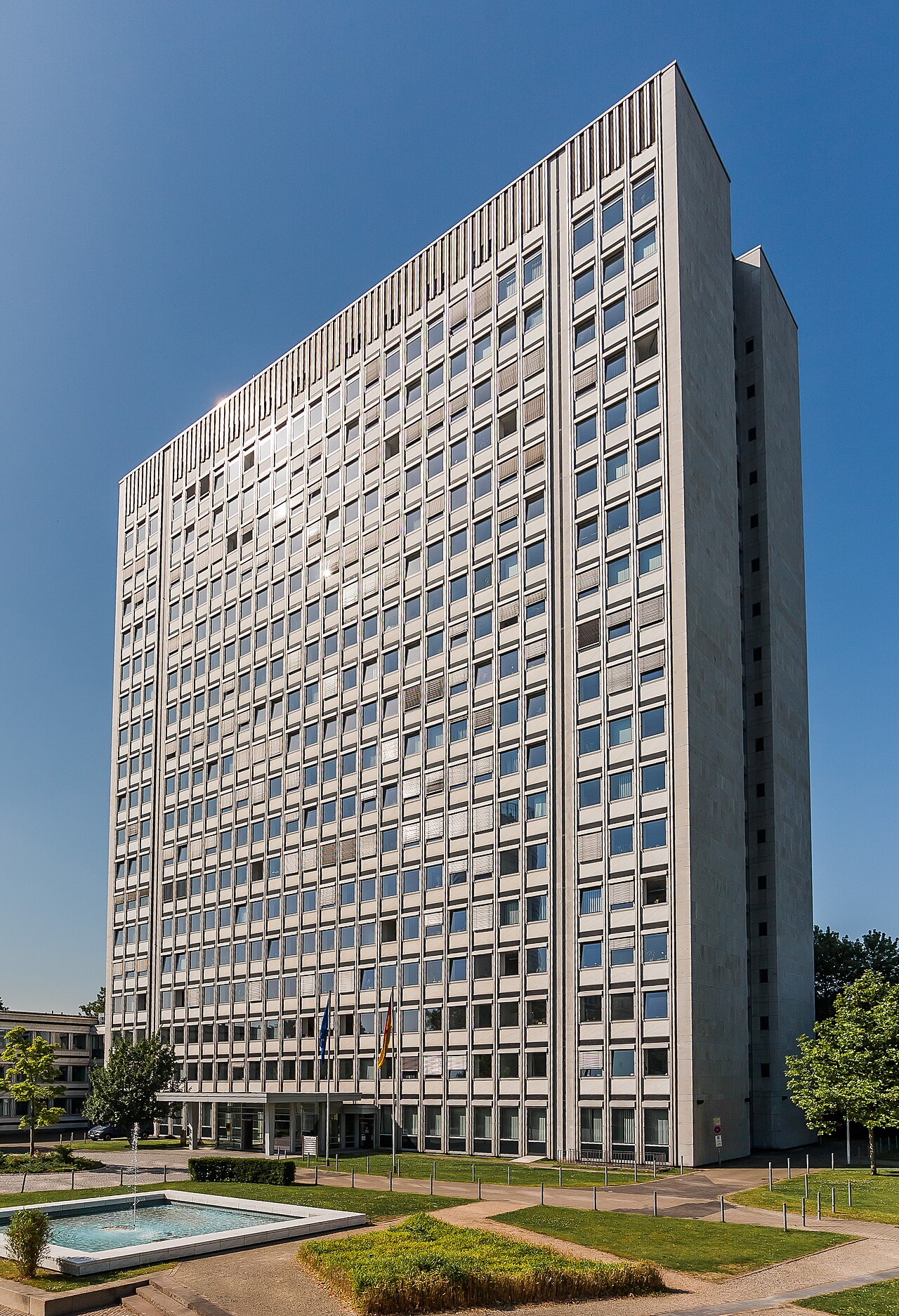 Das Hochhaus der Bundesnetzagentur am Tulpenfeld in Bonn